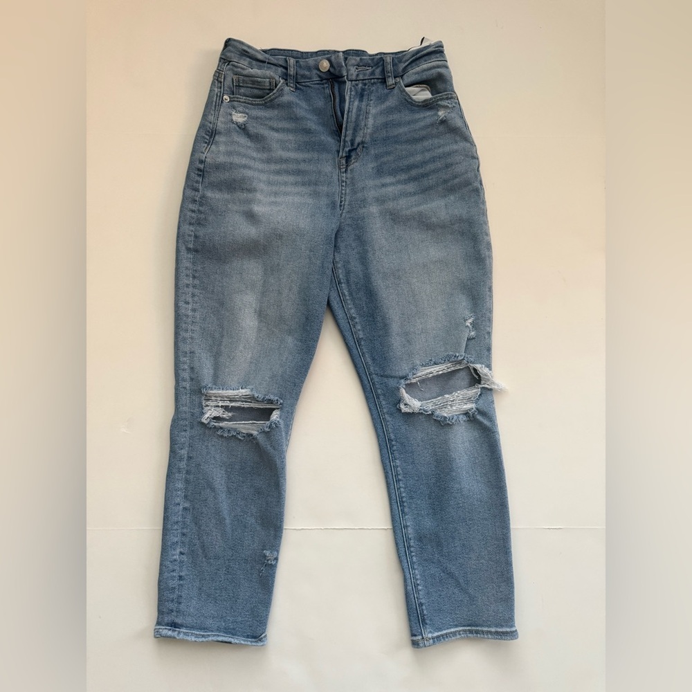 American Eagle Curvy Mom Jeans Size 4 Short | Distressed Light Wash